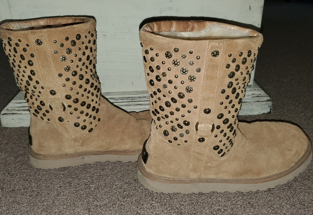 Uggs size 9 Chestnut w gold grommets - Picture 6 of 10